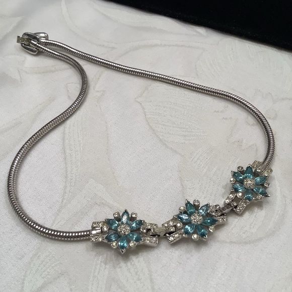 Vintage Silver Necklace With Rhinestone Flowers - Picture 4 of 8